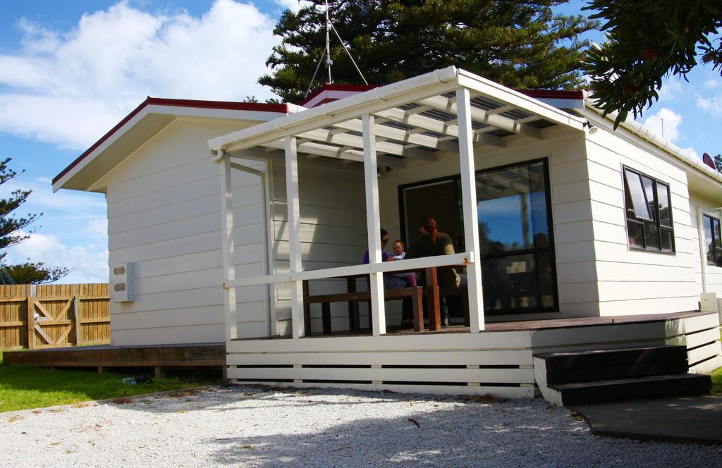 Waikanae Beach Top 10 Holiday Park Gisborne Exteriör bild