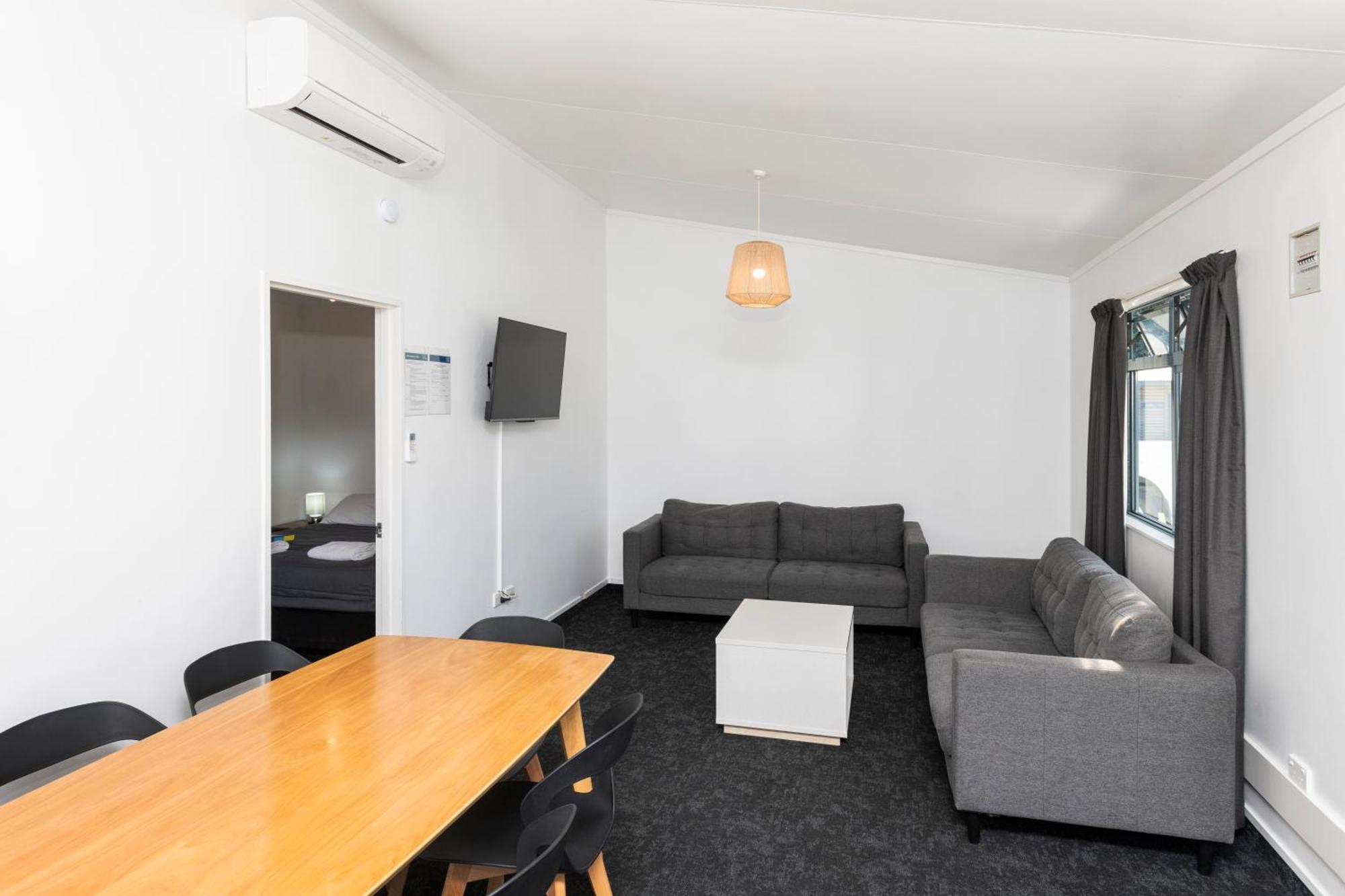 Waikanae Beach Top 10 Holiday Park Gisborne Exteriör bild