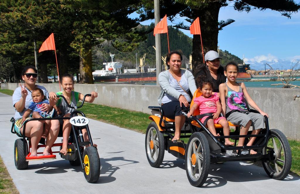 Waikanae Beach Top 10 Holiday Park Gisborne Exteriör bild