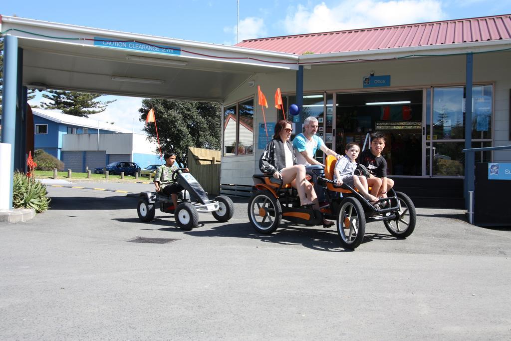 Waikanae Beach Top 10 Holiday Park Gisborne Exteriör bild
