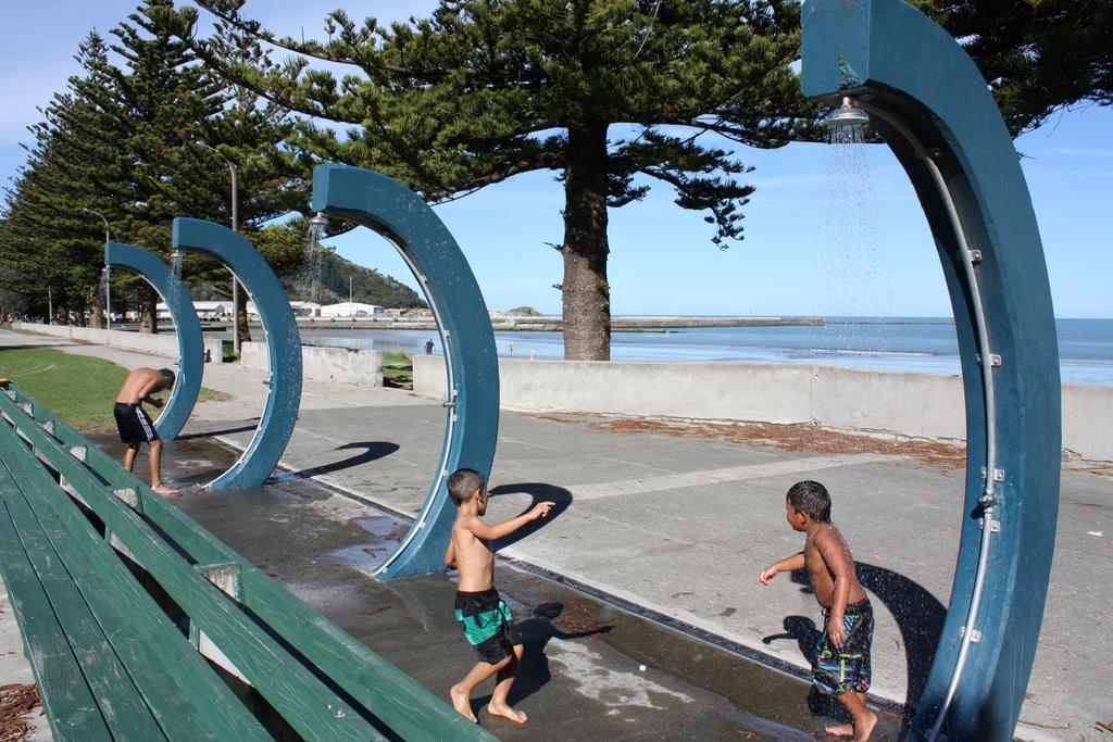 Waikanae Beach Top 10 Holiday Park Gisborne Exteriör bild