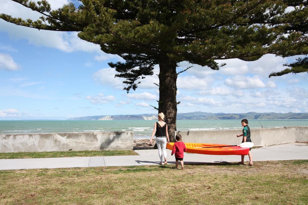 Waikanae Beach Top 10 Holiday Park Gisborne Exteriör bild