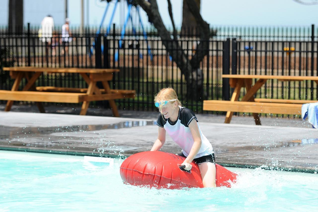 Waikanae Beach Top 10 Holiday Park Gisborne Exteriör bild